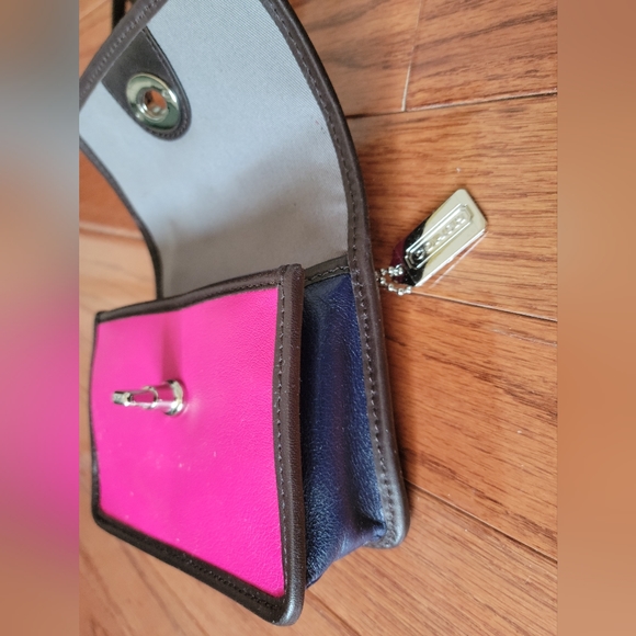 Coach - Picture 6 of 9